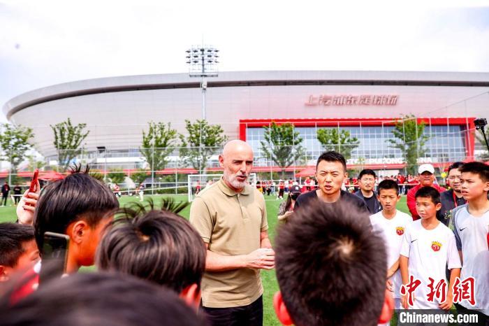 上海海港六一亲子嘉年华：穆斯卡特盼小球迷在