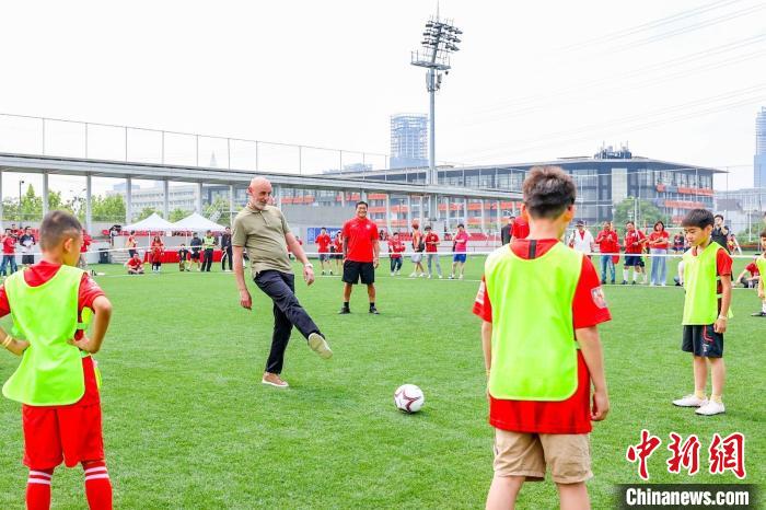 上海海港六一亲子嘉年华：穆斯卡特盼小球迷在