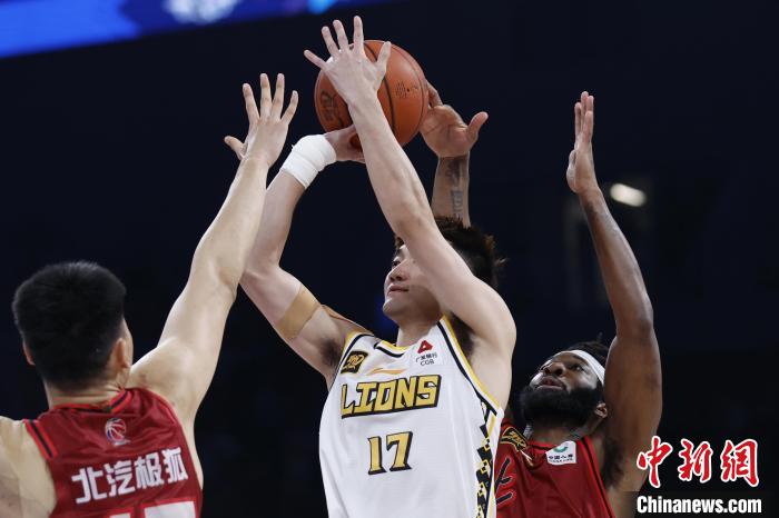 广厦4-2击败北京首夺CBA总