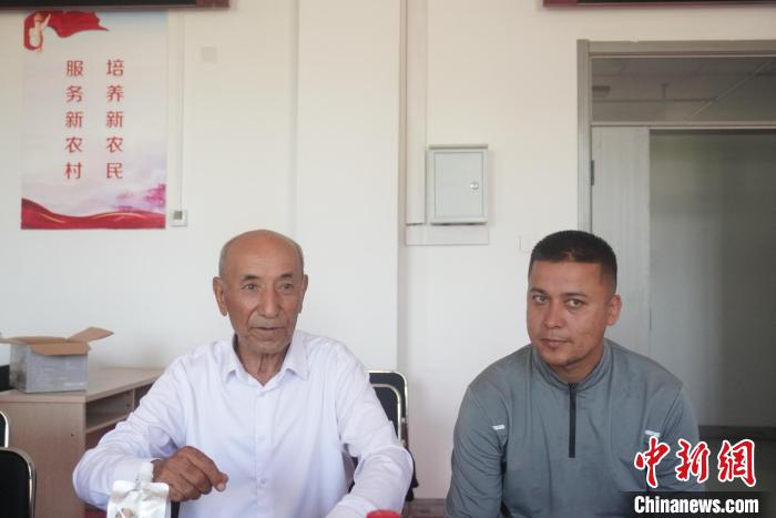 三代足球人薪火相传 霍城少年驰骋绿茵场