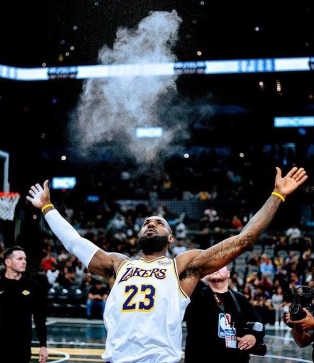 勒布朗41岁仍保持巅峰状态 数据震惊联盟 退役概