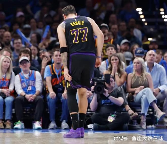 东契奇伤退雷霆大胜湖人失误成主因