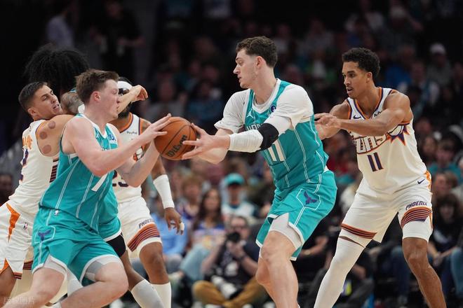 哈登末节爆发力压群雄 克尼佩尔三分创黄蜂队史