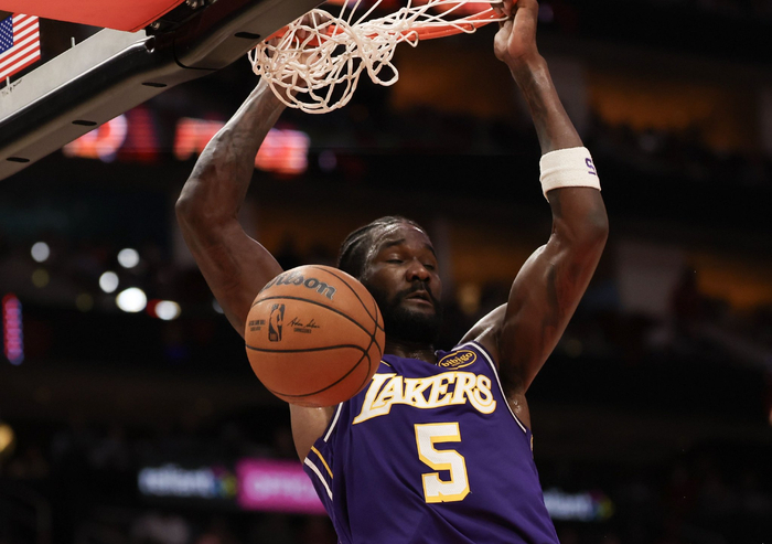 詹姆斯父子创历史纪录 湖人客场大胜勇士终结三