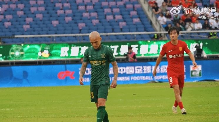 中超赛场冲突升级 米特里策遭红牌罚下 李镇全否