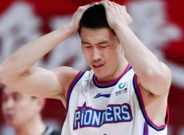 孟子凯16场未出场引争议，曾单场砍32分成天津救