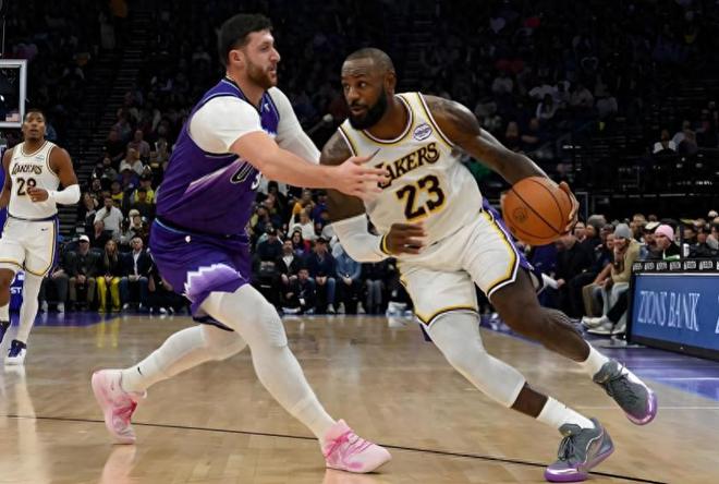 詹姆斯传奇时刻：湖人收官战大胜爵士锁定西部