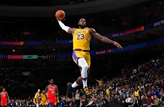 詹姆斯传奇时刻：湖人收官战大胜爵士锁定西部